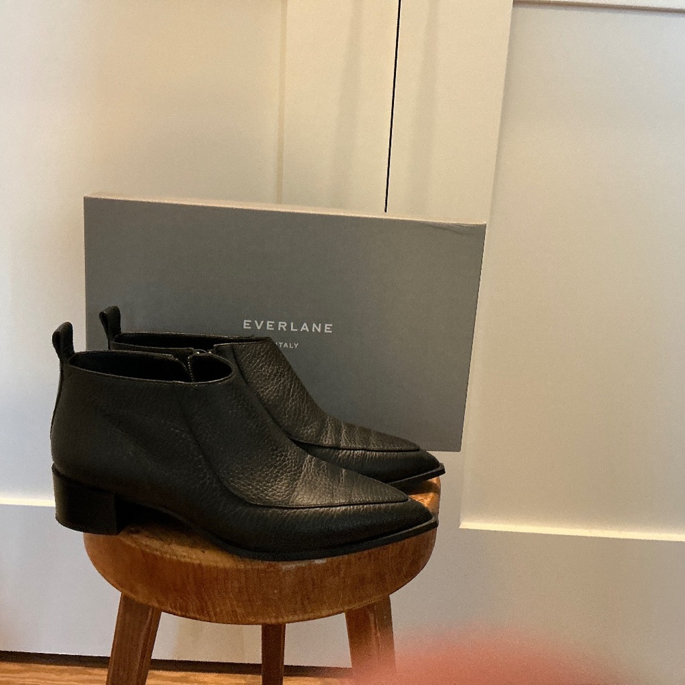 Everlane Women’s Boss Pointed Bootie Black